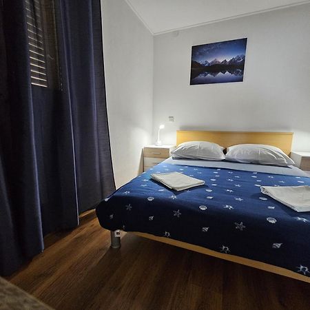 Modern Apartment Nikola In A Quiet Area Kastel Stari Bagian luar foto
