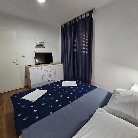 Modern Apartment Nikola In A Quiet Area Kastel Stari Bagian luar foto