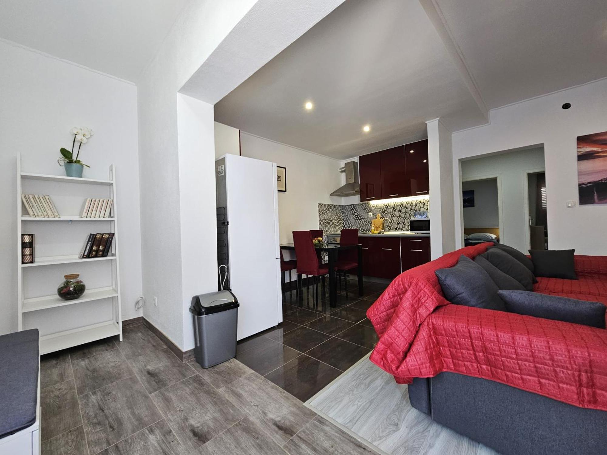 Modern Apartment Nikola In A Quiet Area Kastel Stari Bagian luar foto
